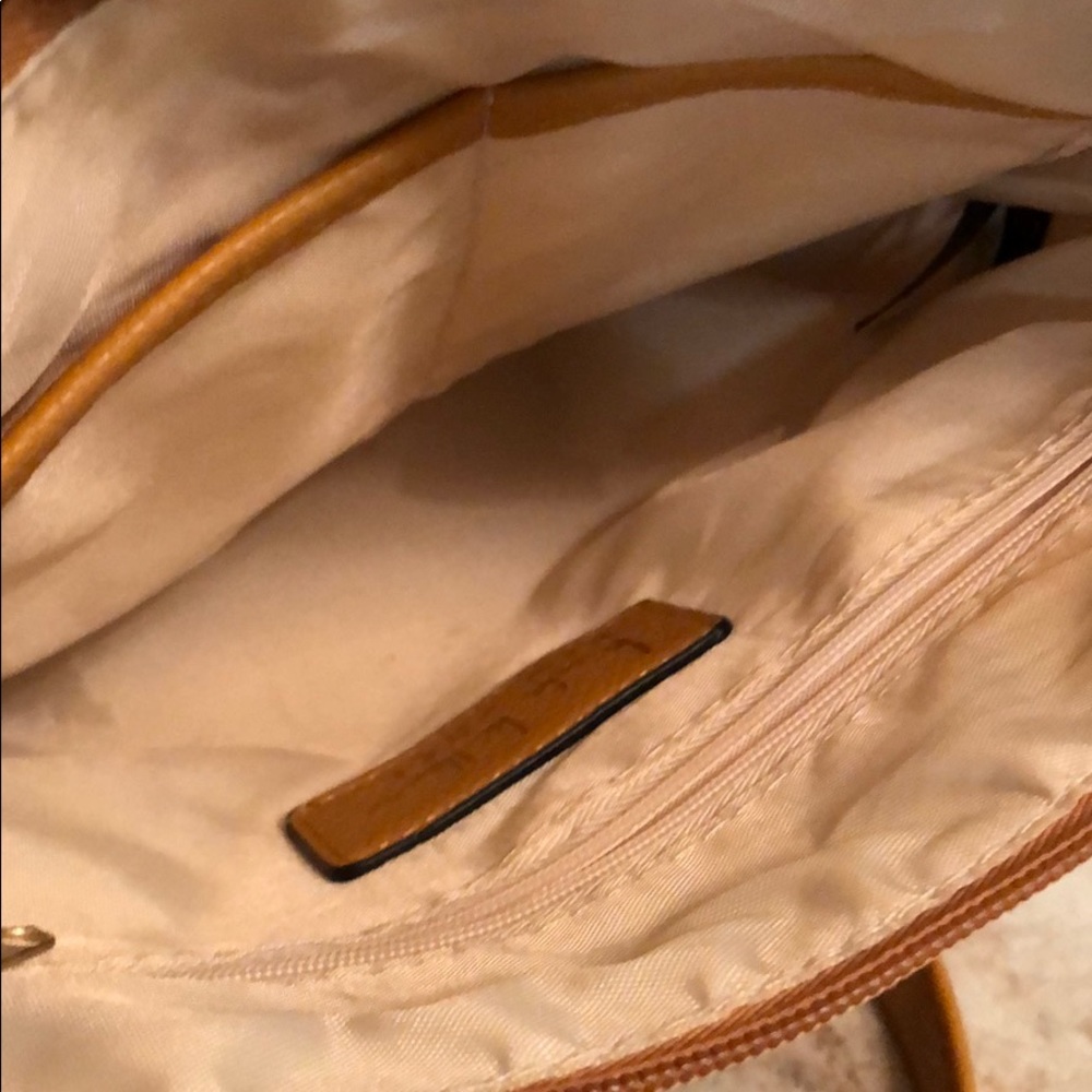 Crossbody - Picture 4 of 5